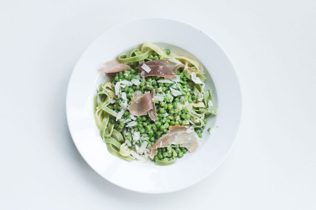 Pasta met doperwten, prosciutto en parmezaanse kaas SUUS KOOKT